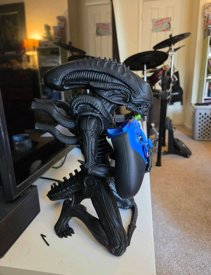 ALIEN  controller stand