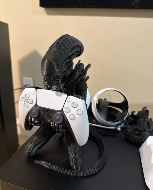ALIEN  controller stand